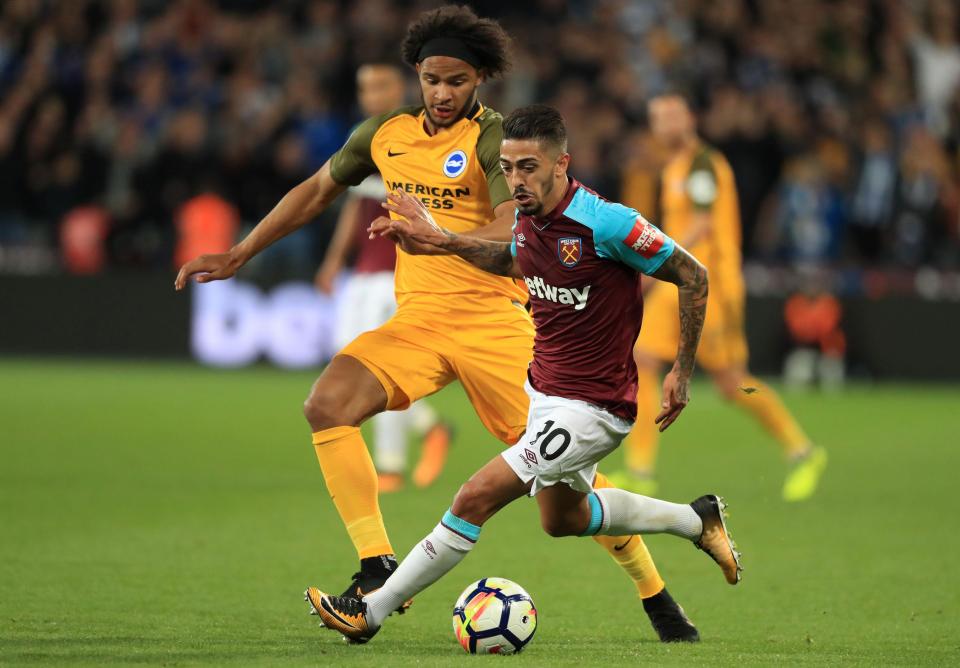  Manuel Lanzini in action against Isaiah Brown