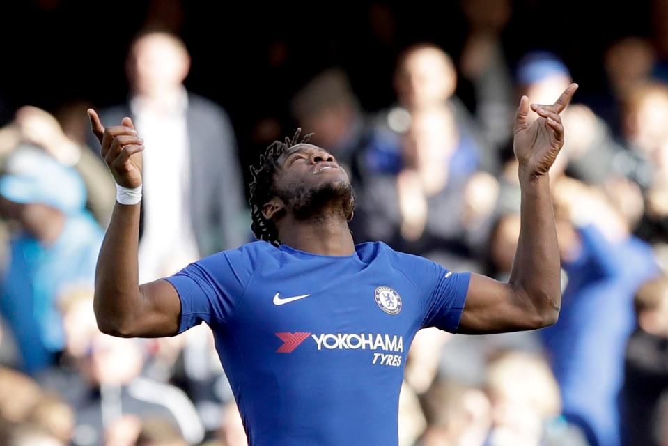  Michy Batshuayi scored two to help Chelsea win 4-2 against Watford