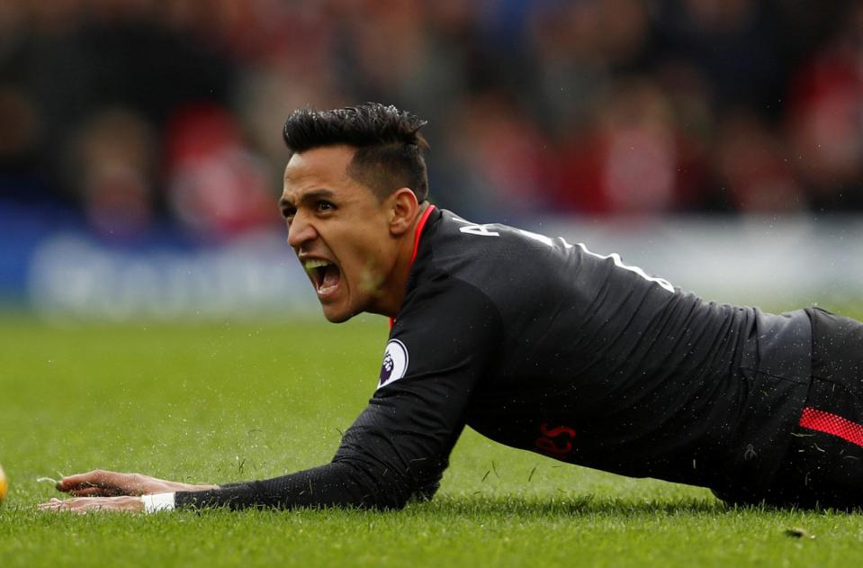  Frustrated Sanchez looks set to walk out on Arsenal this summer