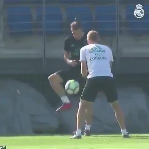  Gareth Bale trains without his Real Madrid team-mates in the video