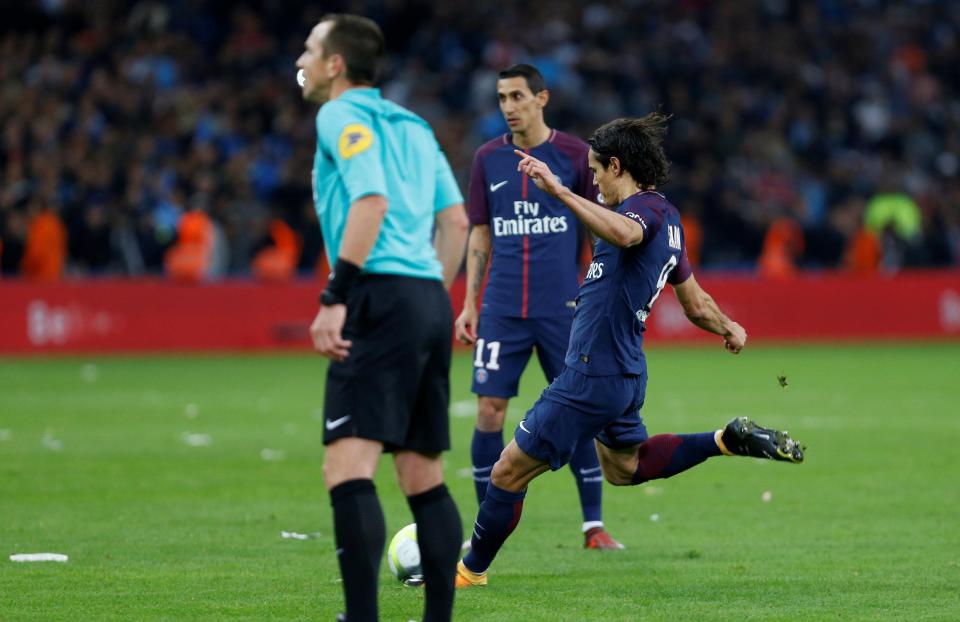  Edinson Cavani won a late free-kick and smashed it in