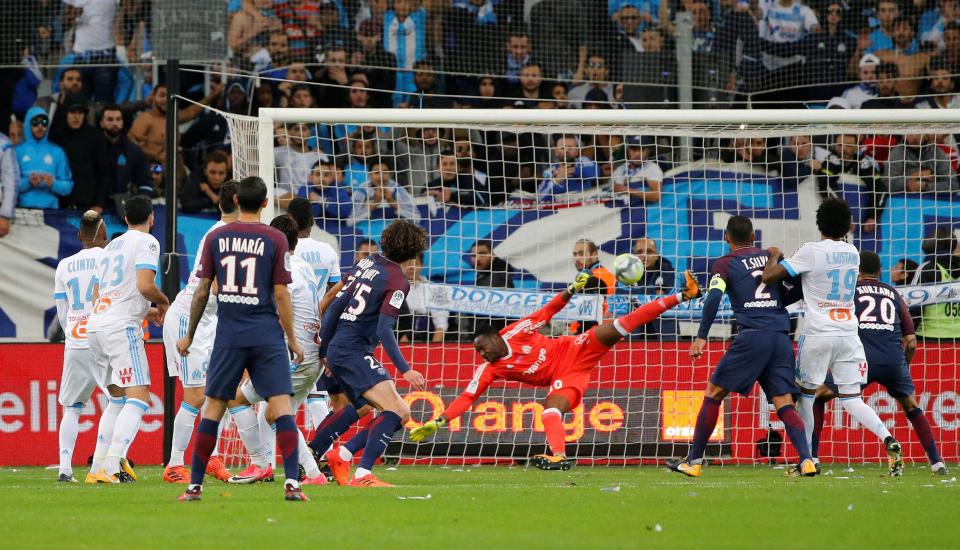  Edinson Cavani whipped the ball up and over the wall