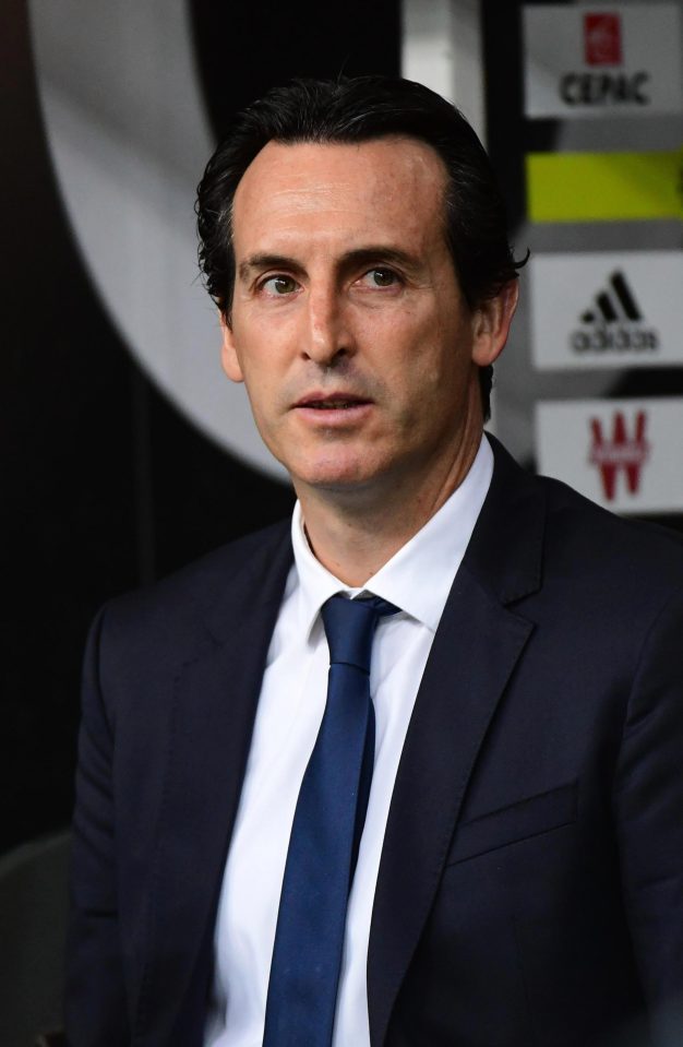  Unai Emery blamed the grass for Paris Saint-Germain's performance