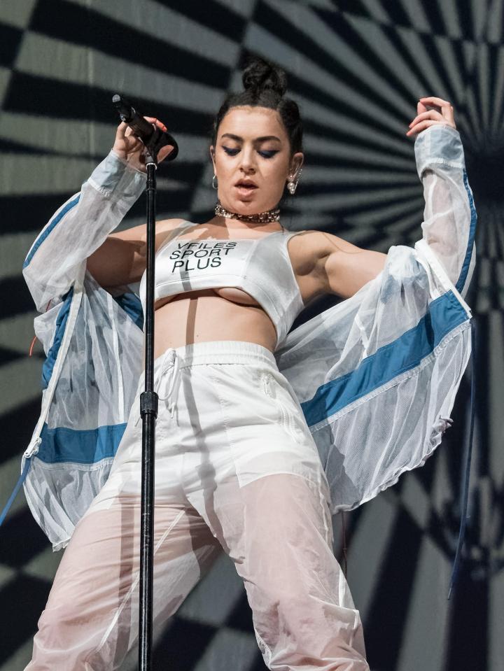  Charli XCX flashed her underbook on stage in Orlando, Florida