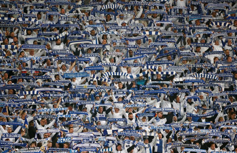  Fans held up their scarves at the MDCC-Arena