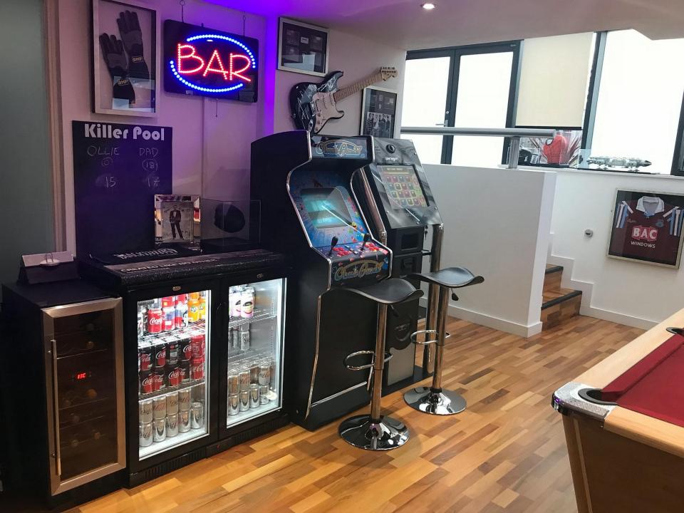  One ingenius man has put in his own small bar with a neon sign and fruit machines to help him escape the rat race