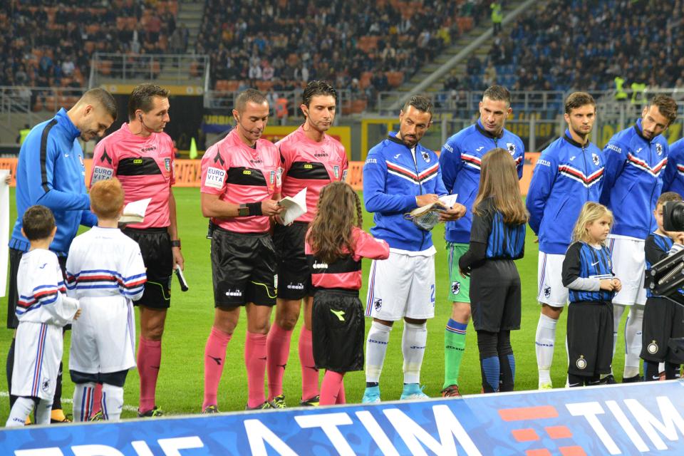  Inter Milan and Sampdoria players hold copies of Anne Frank's diary before kick-off