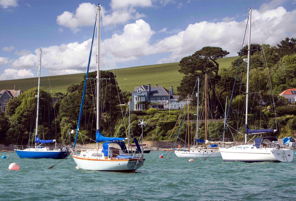 The stunning house can be seen sitting on the hillside where it overlooks the 325ft of water below