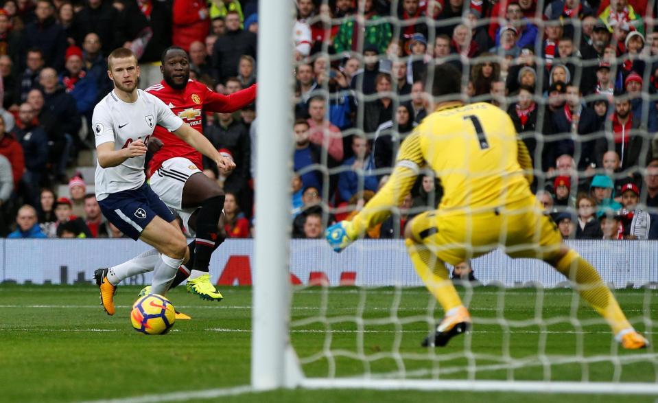  Man United and Tottenham went into half-time goalless at 0-0