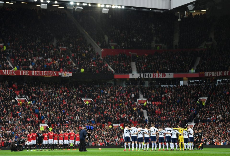  Tottenham and Man United observed a minute of silence before the game