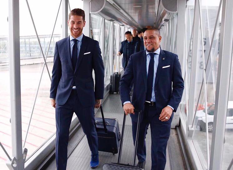  Captain Sergio Ramos and club legend Roberto Carlos walk on to the plane