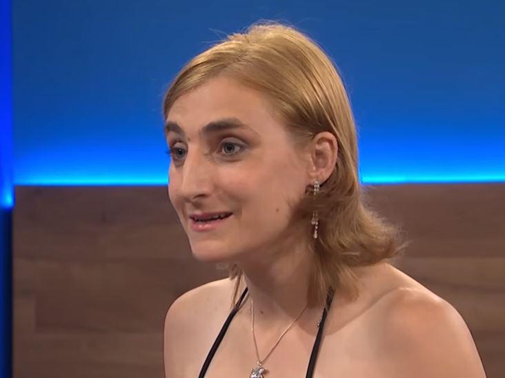  Today Sari has admitted to sleeping with her mum's fiance for a SECOND time on The Jeremy Kyle Show