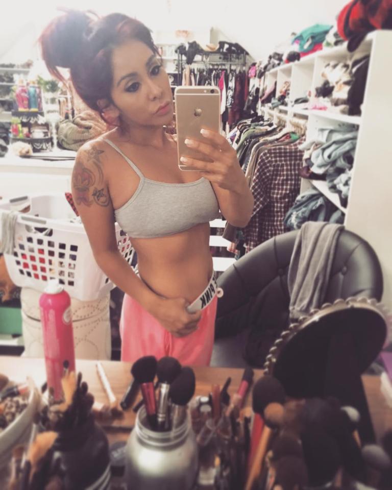  Jersey Shore star Snooki is surrounded by chaos in this snap