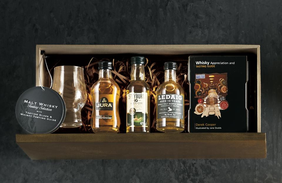  This whiskey gift box is perfect for your Dad