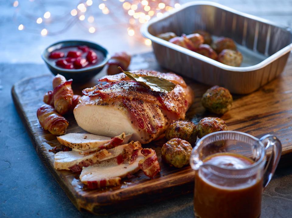  The meat comes in foil trays so you won't need to wash up afterwards