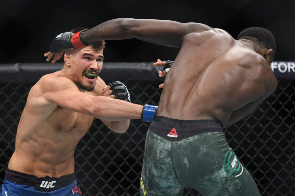  Mickey Gall is a BJJ star but was beaten on the ground