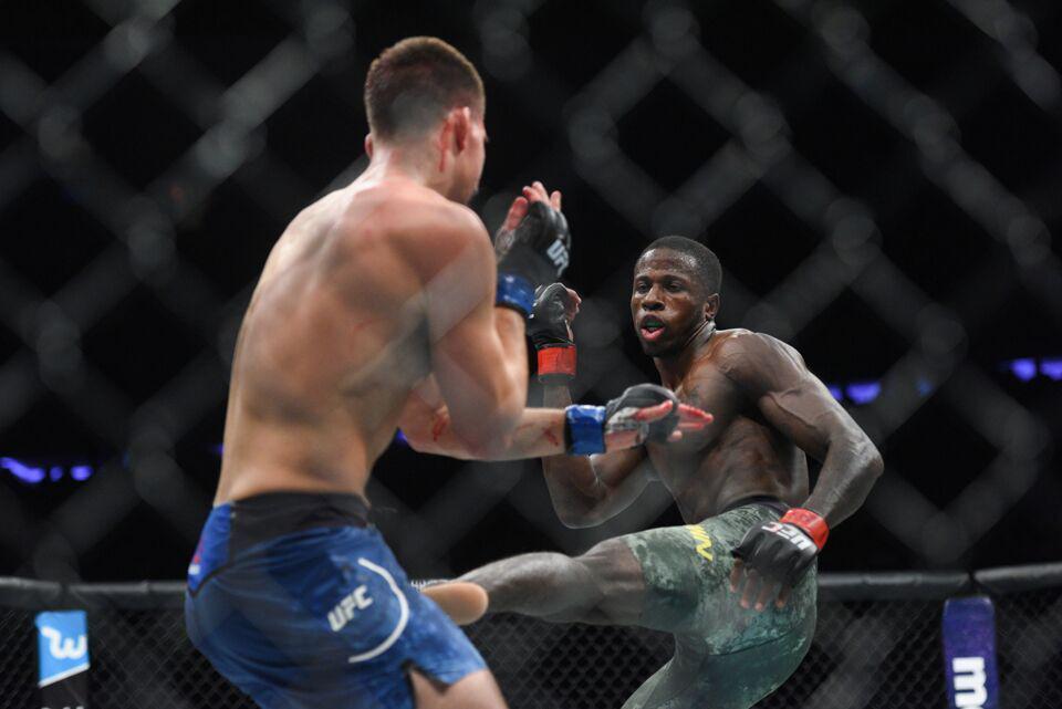  Randy Brown beat Mickey Gall on points