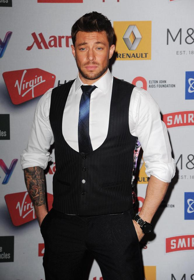  Duncan James revealed details Sir Elton's cheeky invitation on the Bizarre Life podcast