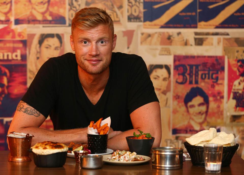  Freddie Flintoff hosts a theatre singing spectacular