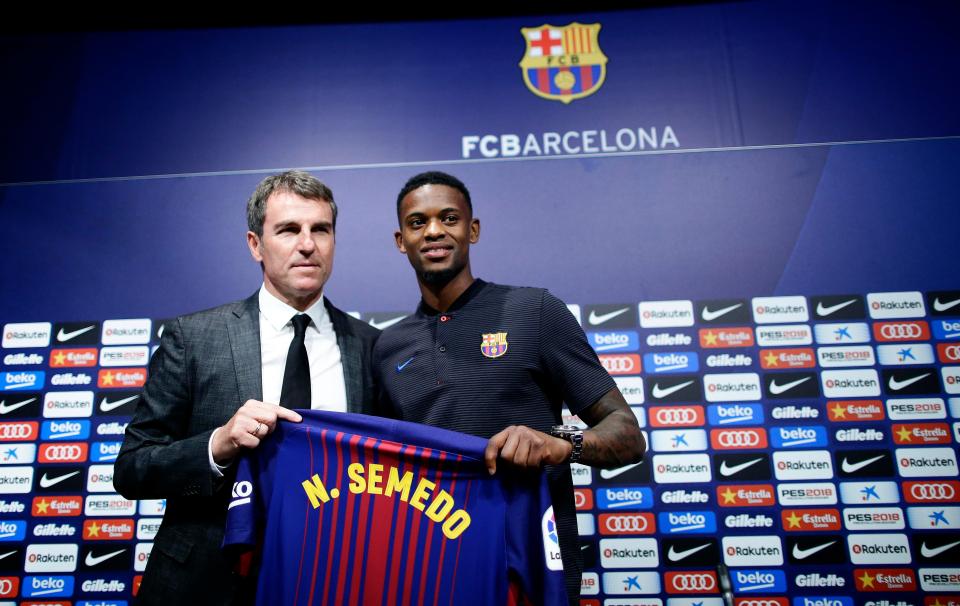  Barcelona official Robert Fernandez, left, was at the game between Chelsea and Manchester United