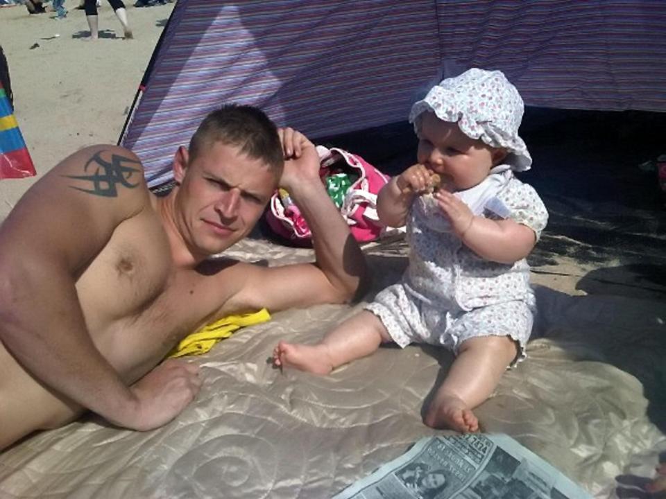  Adam Fenton, 31, with daughter Macie. The dad of three died just weeks after getting the all-clear from cancer