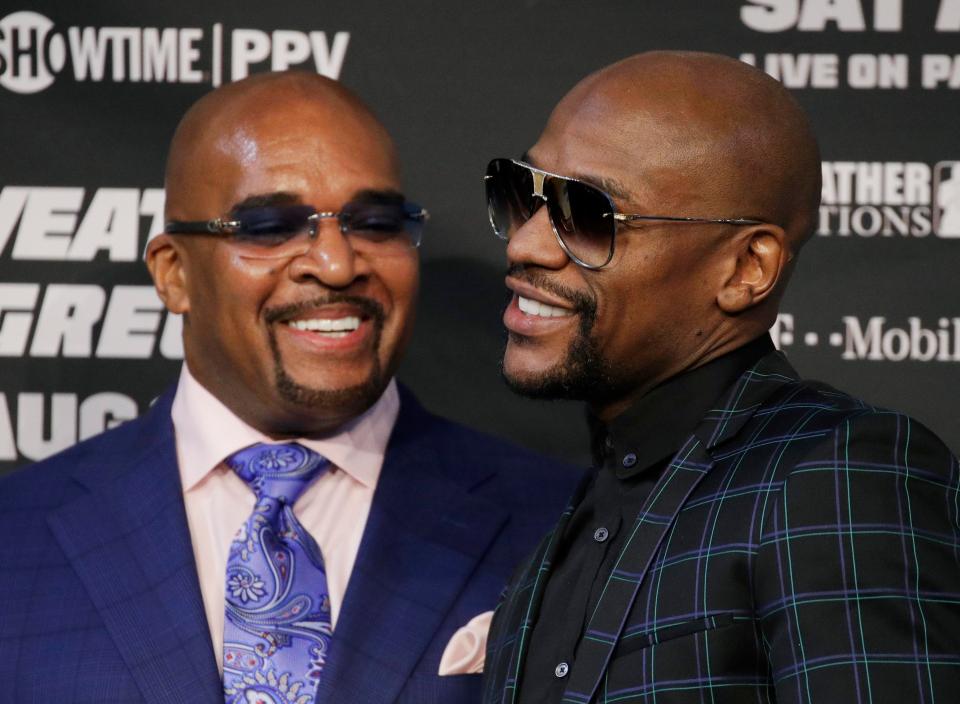  Leonard Ellerbe broke the news to Mayweather