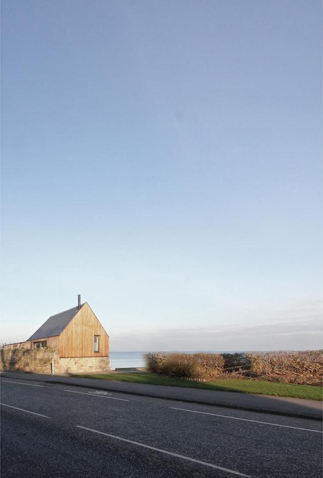  Edinburgh Road offers incredible views out to sea and direct access to the beach