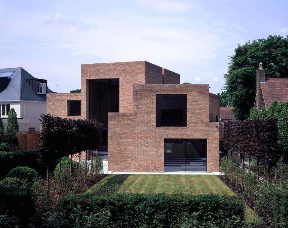  Highgate House is a new-build replacing a large Edwardian house on the edge of Highgate woods