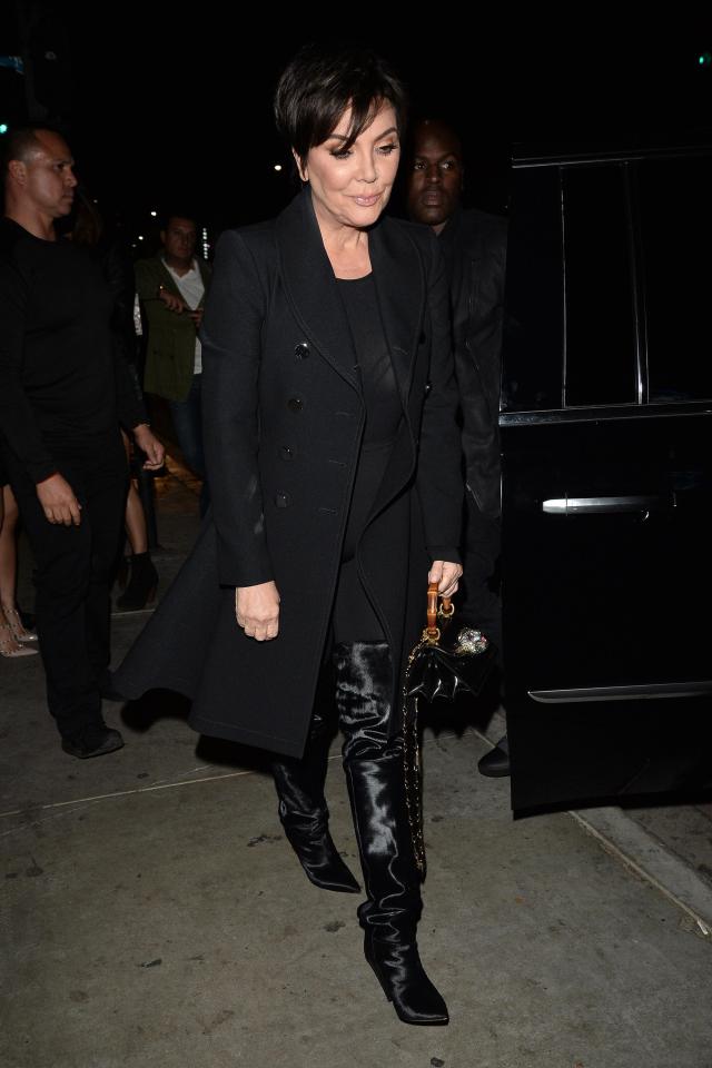  Momager Kris looked chic in an all-black outfit