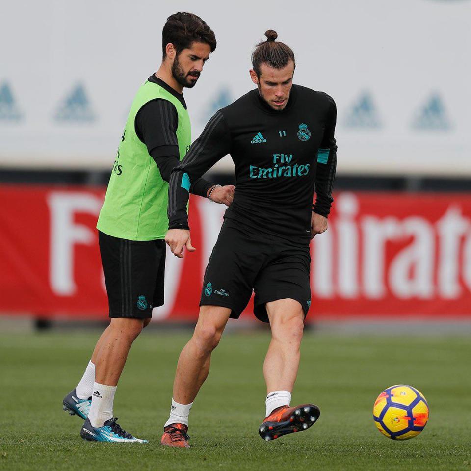  Real Madrid shared pictures of Gareth Bale in full training