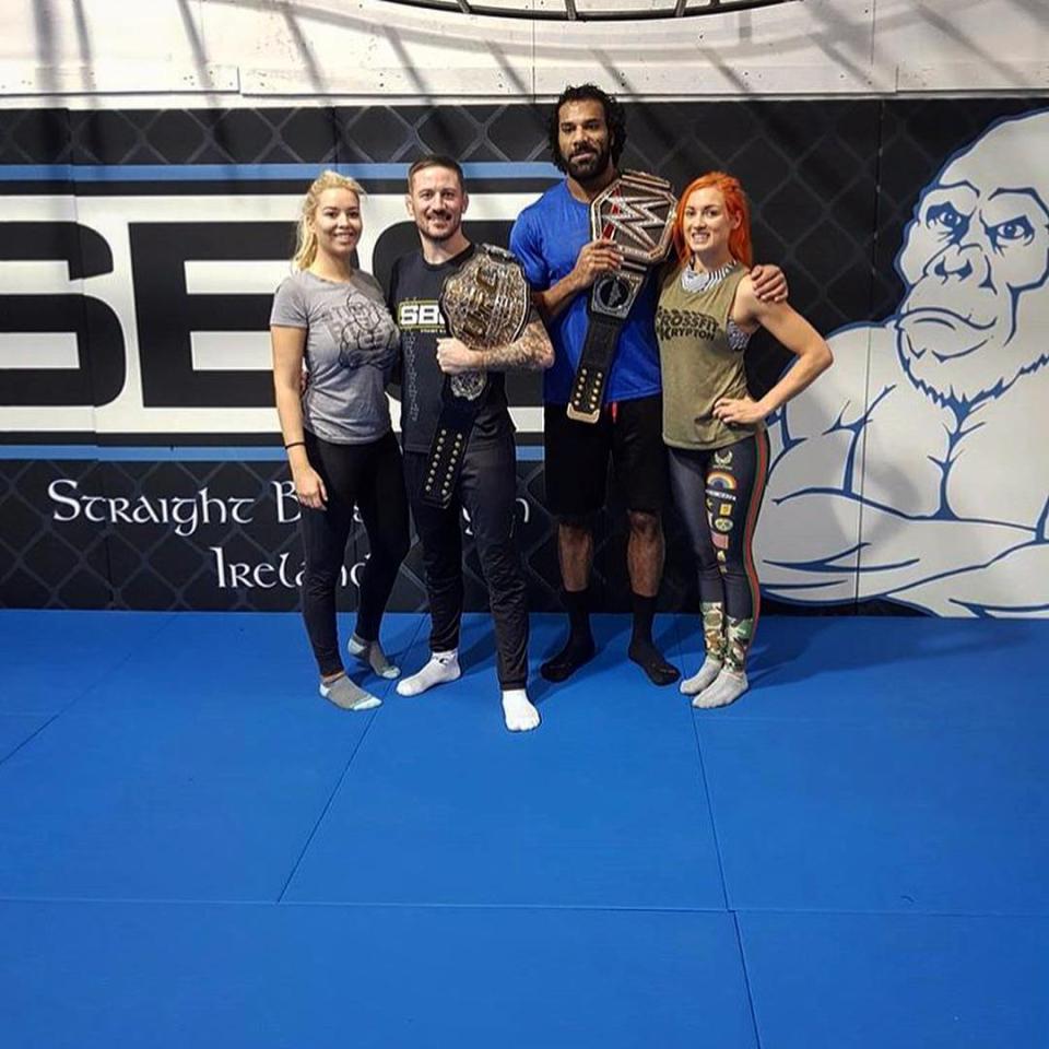  WWE stars Becky Lynch and Jinder Mahal took the chance to train at the famed Straight Blast Gym with John Kavanagh on Friday