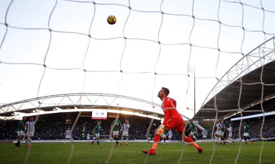  Ben Foster watches on as van La Parra stunner flies past