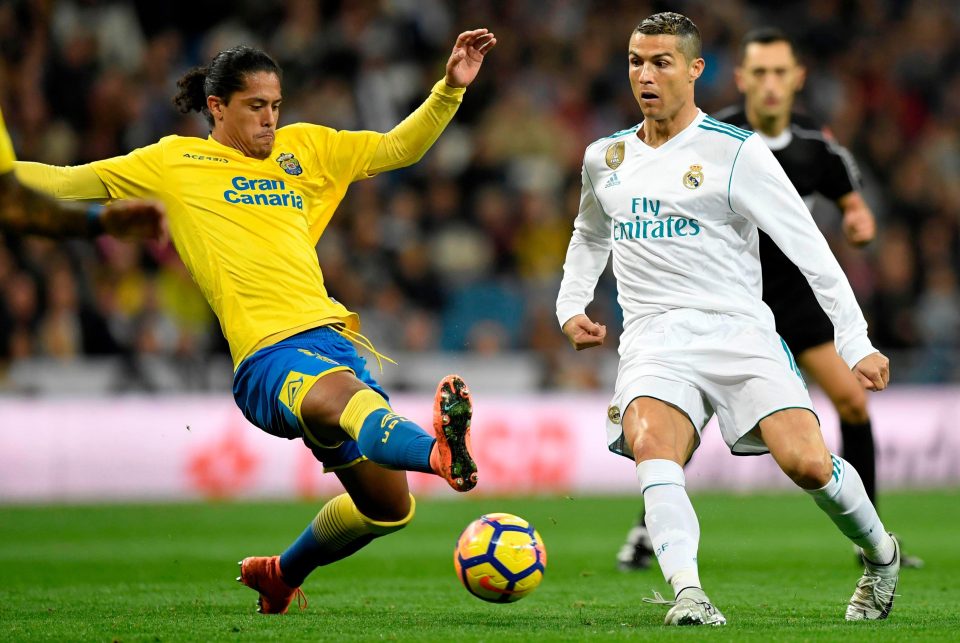  Las Palmas' Uruguayan defender Mauricio Lemos tries to shut out Cristiano Ronaldo