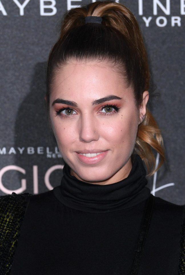  Amber Le Bon opted for a natural look with a pop of colour on her eyelids for the event