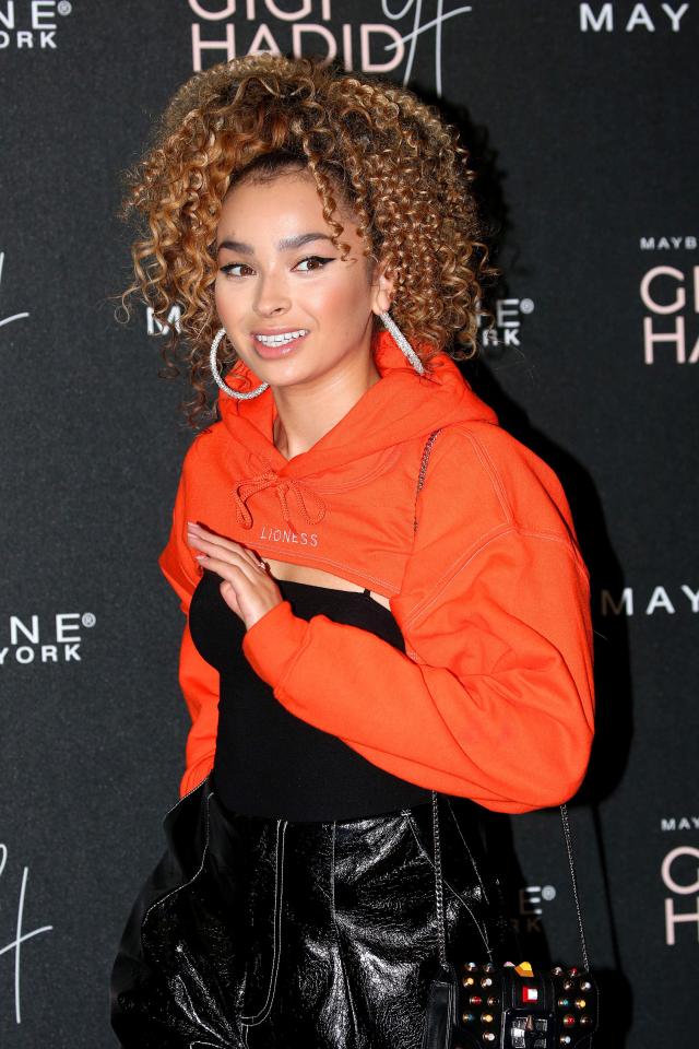  Ella Eyre made a bold statement in a black and orange