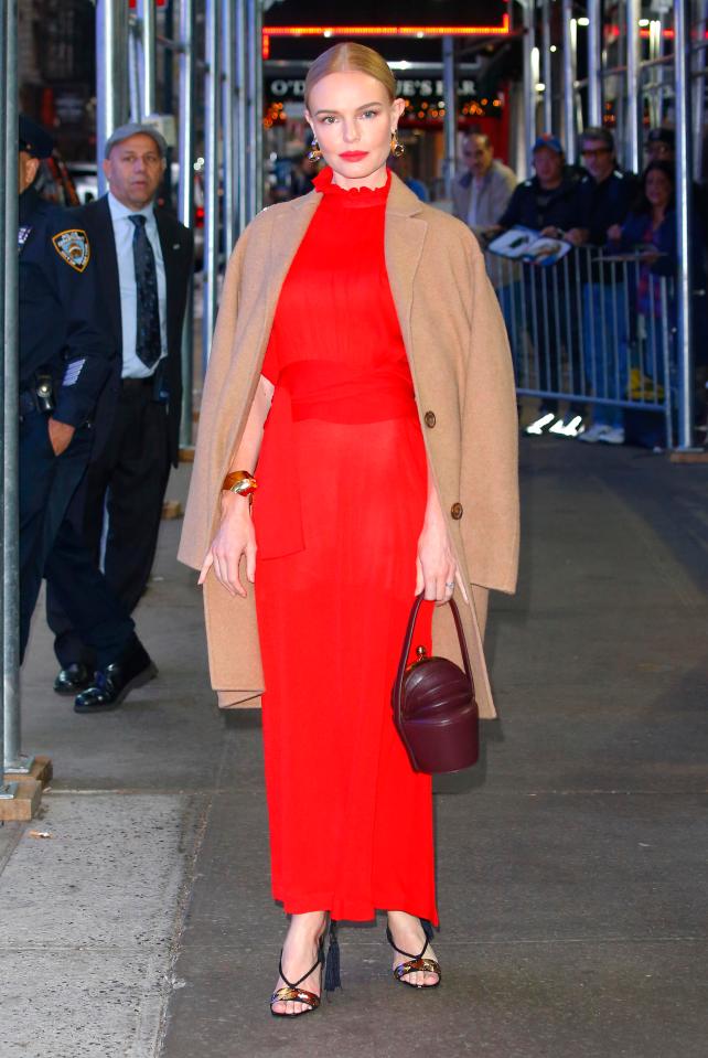  Kate Bosworth looks stunning in this red dress