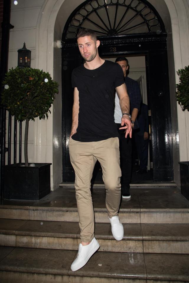  Gary Cahill looked relaxed leaving the venue