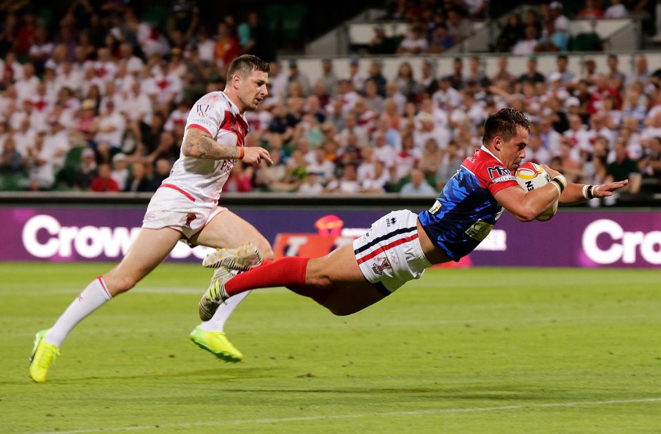  Lucas Albert scores a try for France