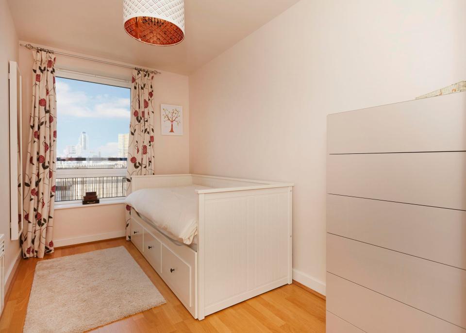  The flat comes with a cosy second bedroom