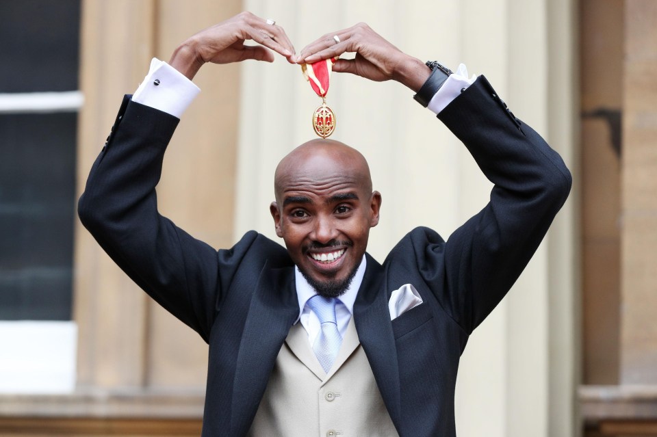 Mo Farah stikes his trademark 'Mobot' pose outside Buckingham Palace