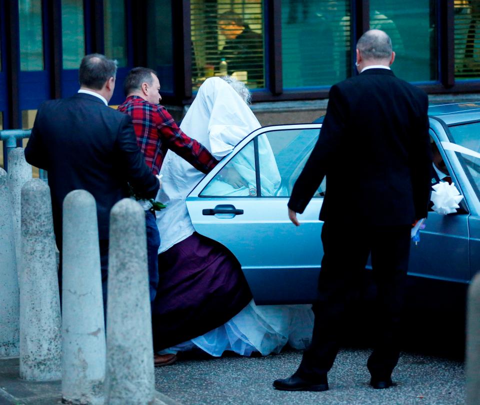  Charles Bronson's bride Paula Wiliiamson covered in a huge white shroud as she leaves Wakefield prison this afternoon