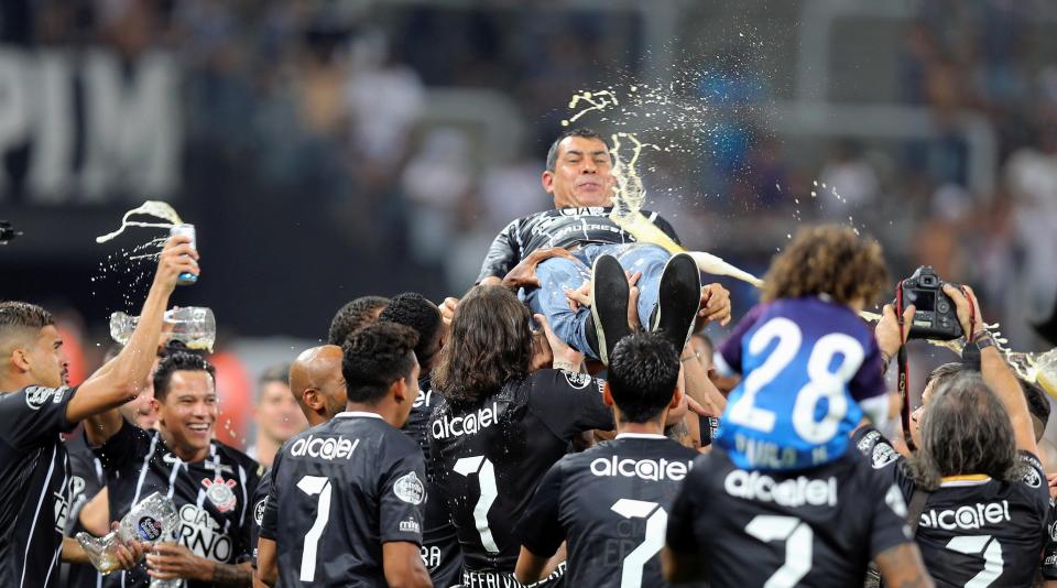  Boss Fabio Carille is hoisted in the air by his players