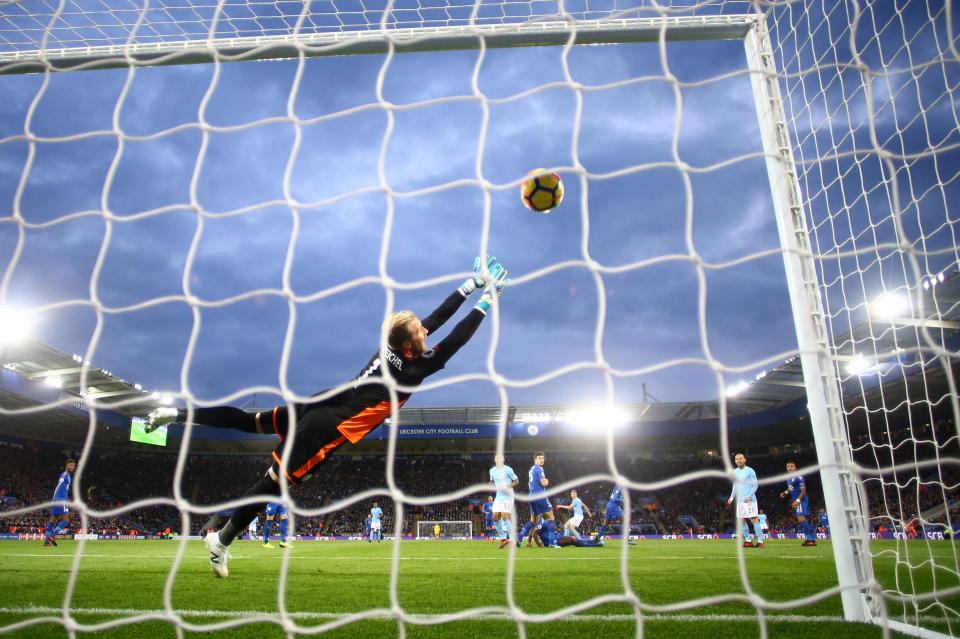  Kasper Schmeichel couild get nowhere near De Bruyne's strike