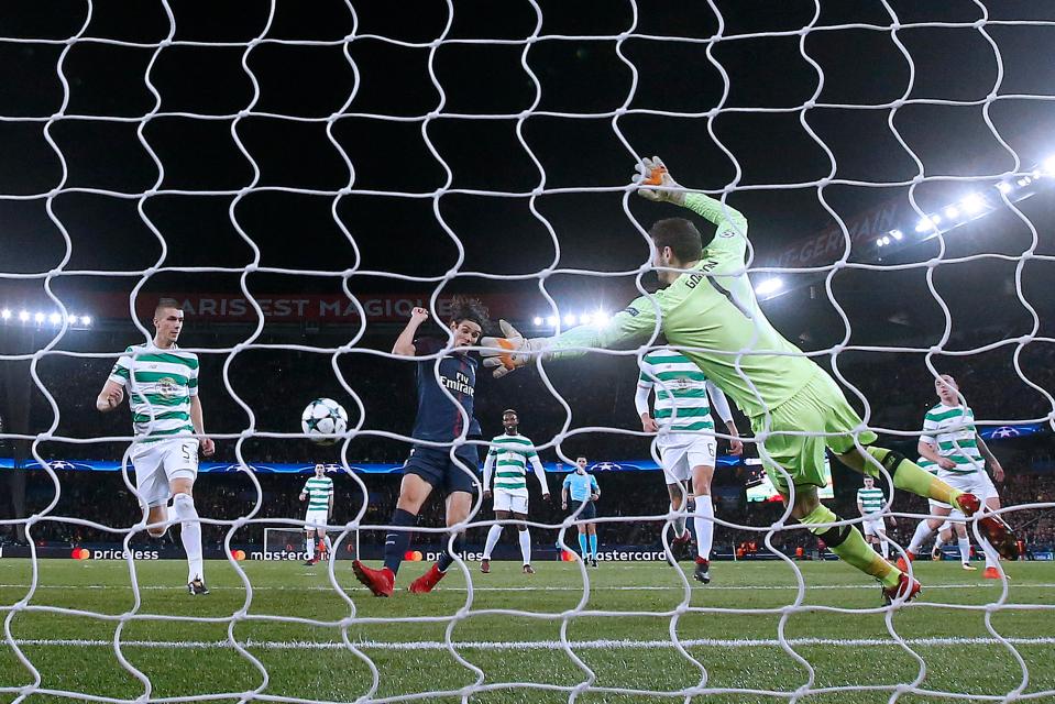  Cavani tucks away PSG's third goal of the night