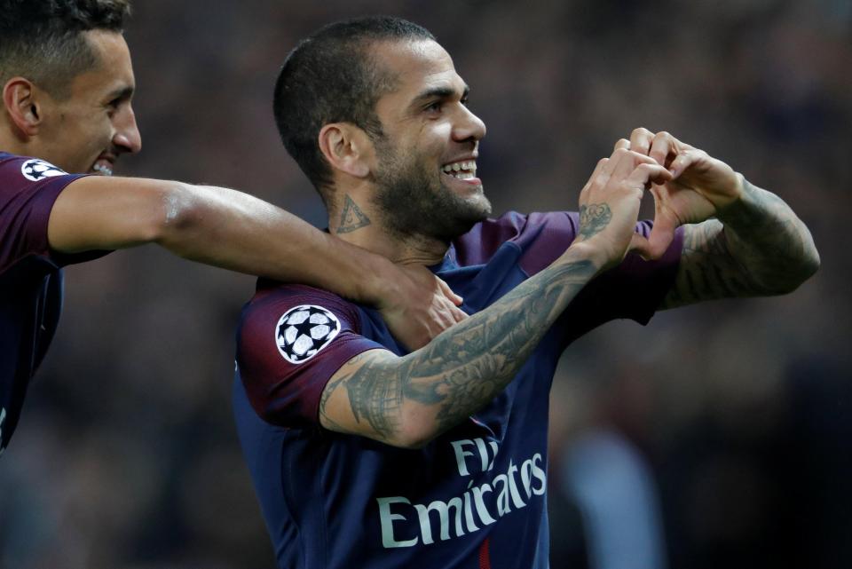  Dani Alves completed PSG's scoring from inside the box