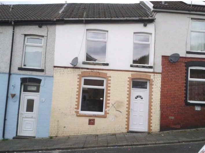  The house was previously being let out for £425 per month but will be auctioned next month with a reserve fee of just £1 to ensure a quick sale