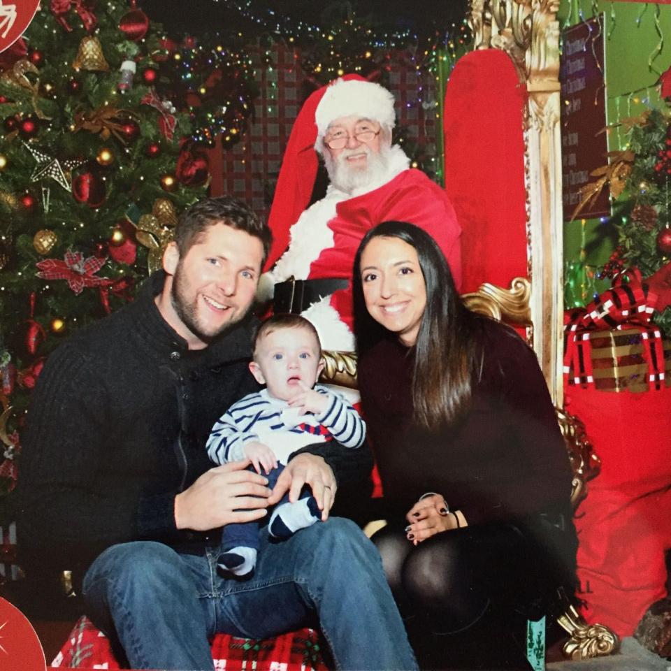  Su, pictured with husband Kevin and son Reuben, reckons asking for money goes against the spirit of Christmas