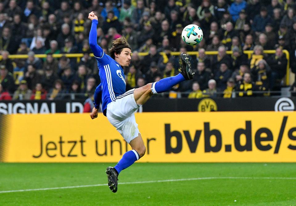  Benjamin Stambouli scored an own goal to put Dortmund up 2-0 in the first half