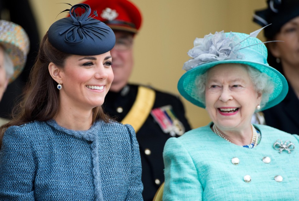 Kate now wears her sapphire earrings in a drop style