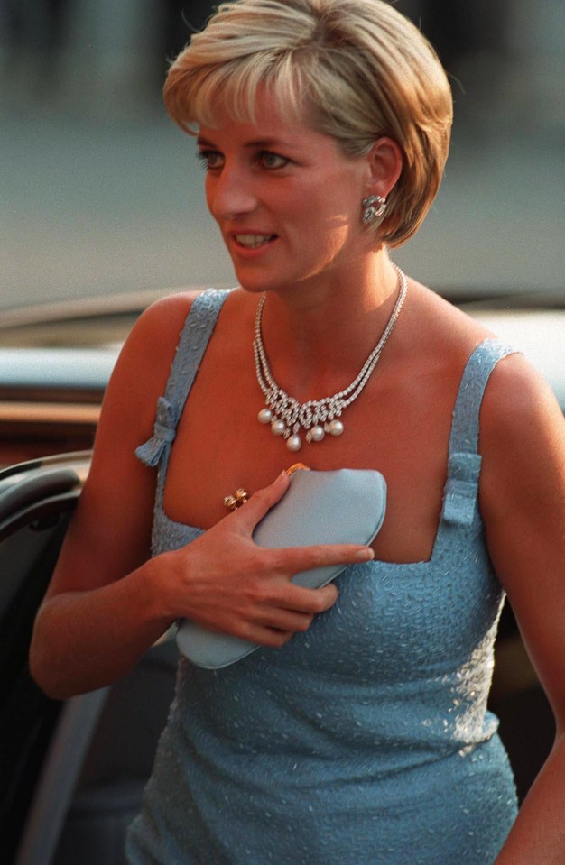 Diana wore the necklace from the Swan Lake Set on one of her last public appearances, a performance of Swan Lake ballet at London’s Royal Albert Hall